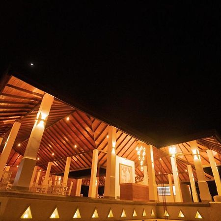 Miracle Resorts & Villas Полоннарува Экстерьер фото