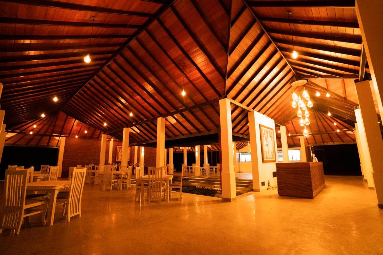 Miracle Resorts & Villas Полоннарува Экстерьер фото
