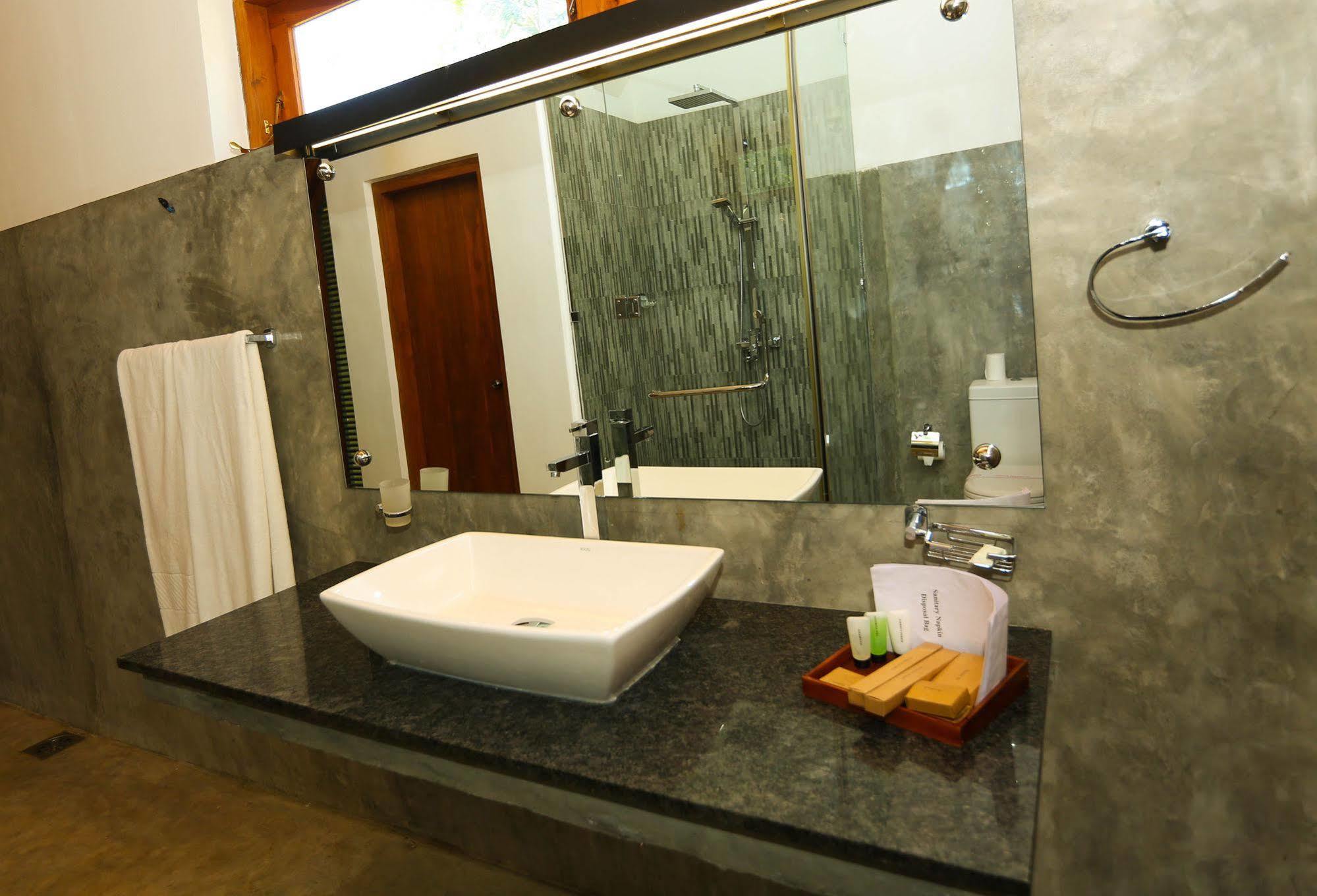 Miracle Resorts & Villas Полоннарува Экстерьер фото