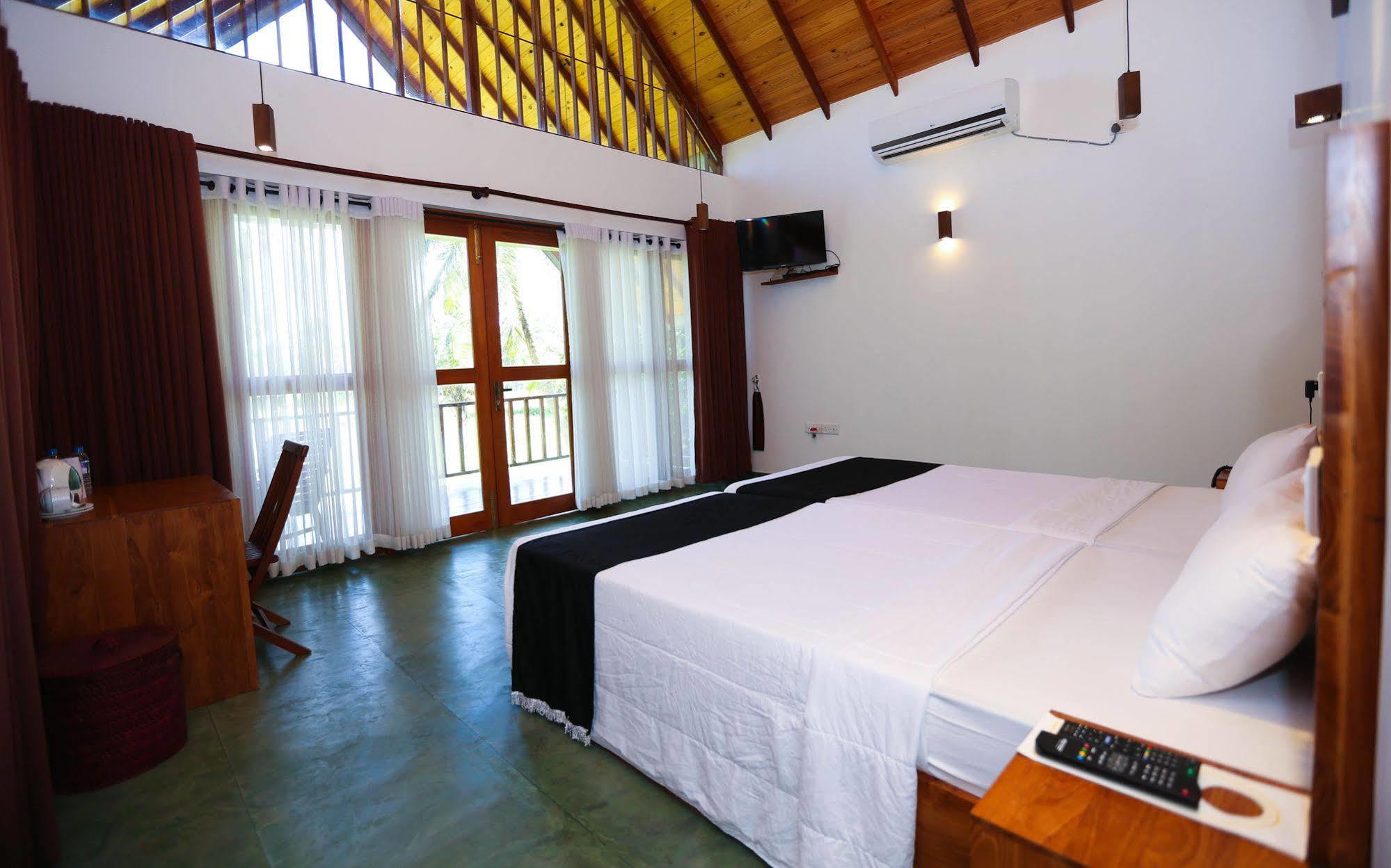 Miracle Resorts & Villas Полоннарува Экстерьер фото